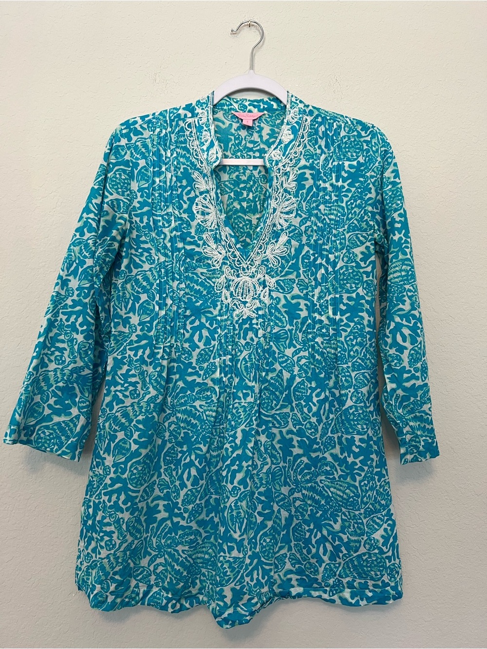 Lilly Pulitzer Turquoise botanical/abstract print Embroidered neckline small